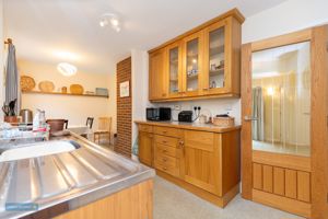 Kitchen/Breakfast Room- click for photo gallery